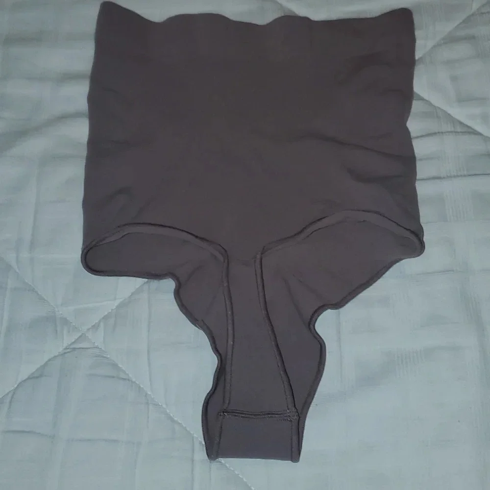 SKIMS Kim Kardashian Sculpting High Waist Thong Clay Size 2X/3X NWOT - Picture 3 of 5